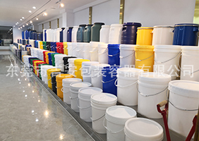 一级黄色片操大逼中国的无遮挡的吉安容器一楼涂料桶、机油桶展区
